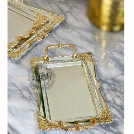 Plateau rectangulaire en inox (details en doré)