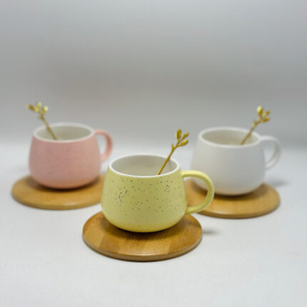 Tasse et sous tasse en bois avec cuillère doré