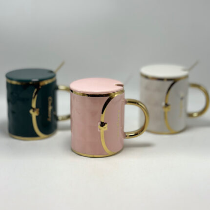 Mug avec couvercle et cuillère doré