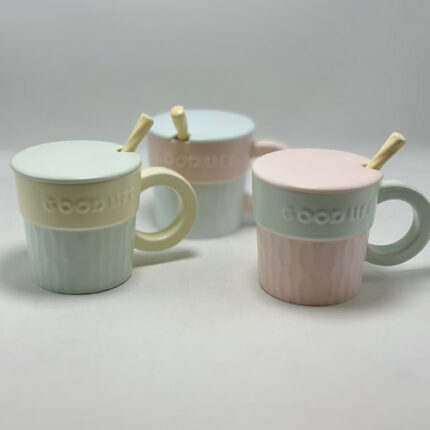 Mug avec couvercle et cuillère bicolore