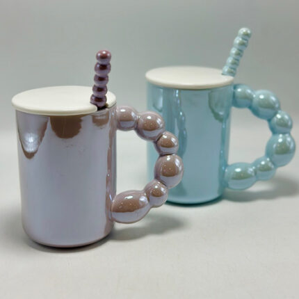 Mug perlé avec couvercle et cuillère
