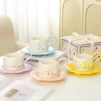 Tasse et sous tasse nœud
