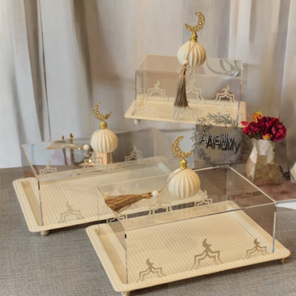 Trio de porte-gâteaux avec couvercles en plexiglas et assiettes en acier inoxydable