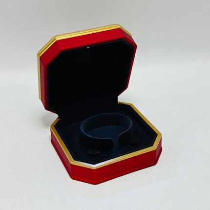 Boîte Carrée Rouge avec Lumière pour Bracelet