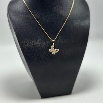 Collier en acier inoxydable pour femme motif papillon