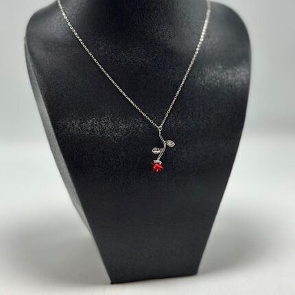 Collier en acier inoxydable pour femme motif rose