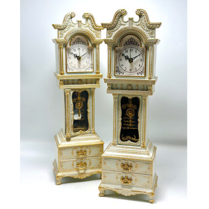 Horloge en forme de coiffeuse avec miroir vintage